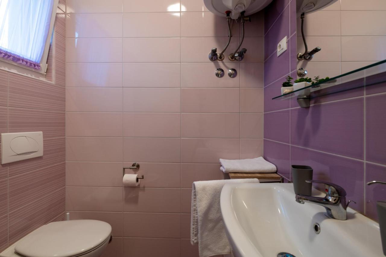 פולה Apartments Greta & Ivona מראה חיצוני תמונה