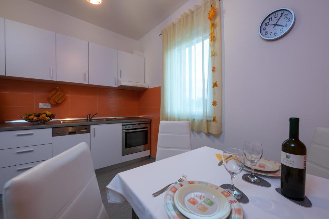 פולה Apartments Greta & Ivona מראה חיצוני תמונה