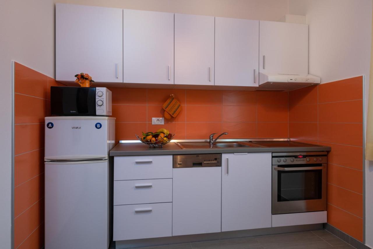 פולה Apartments Greta & Ivona מראה חיצוני תמונה