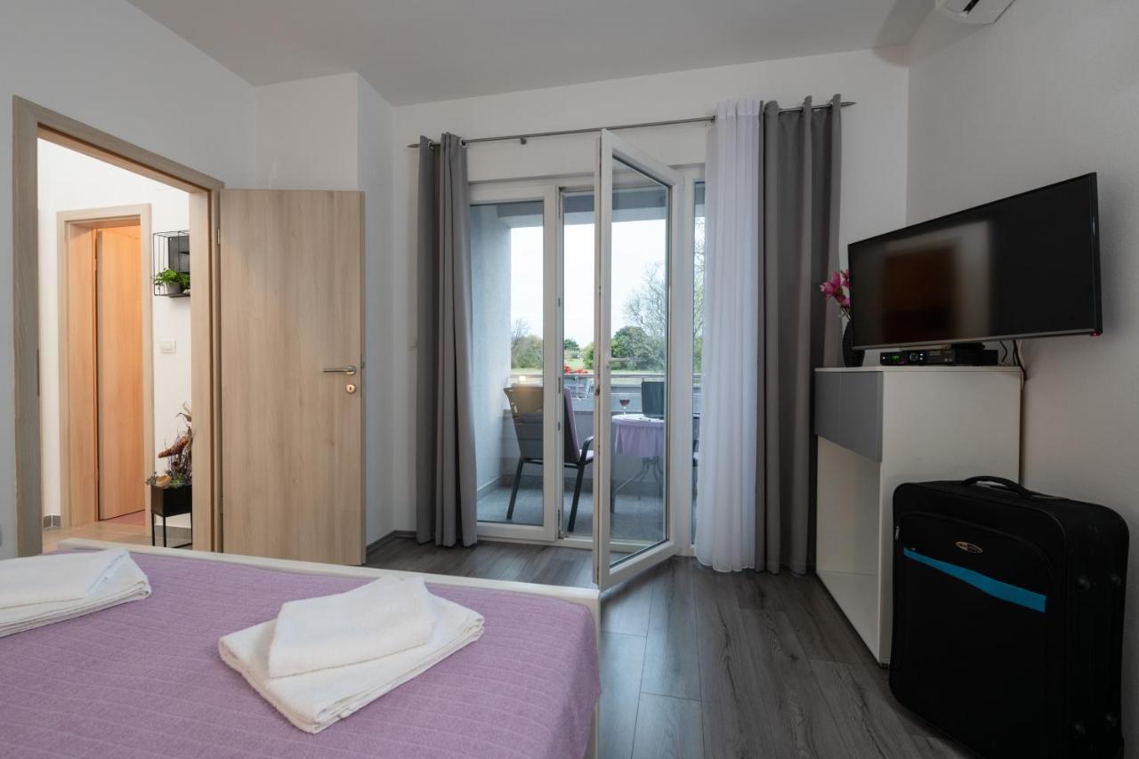 פולה Apartments Greta & Ivona מראה חיצוני תמונה