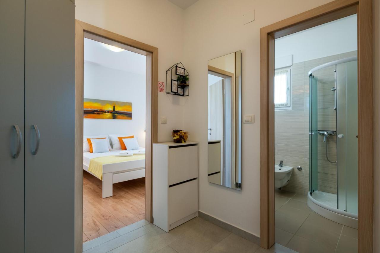 פולה Apartments Greta & Ivona מראה חיצוני תמונה