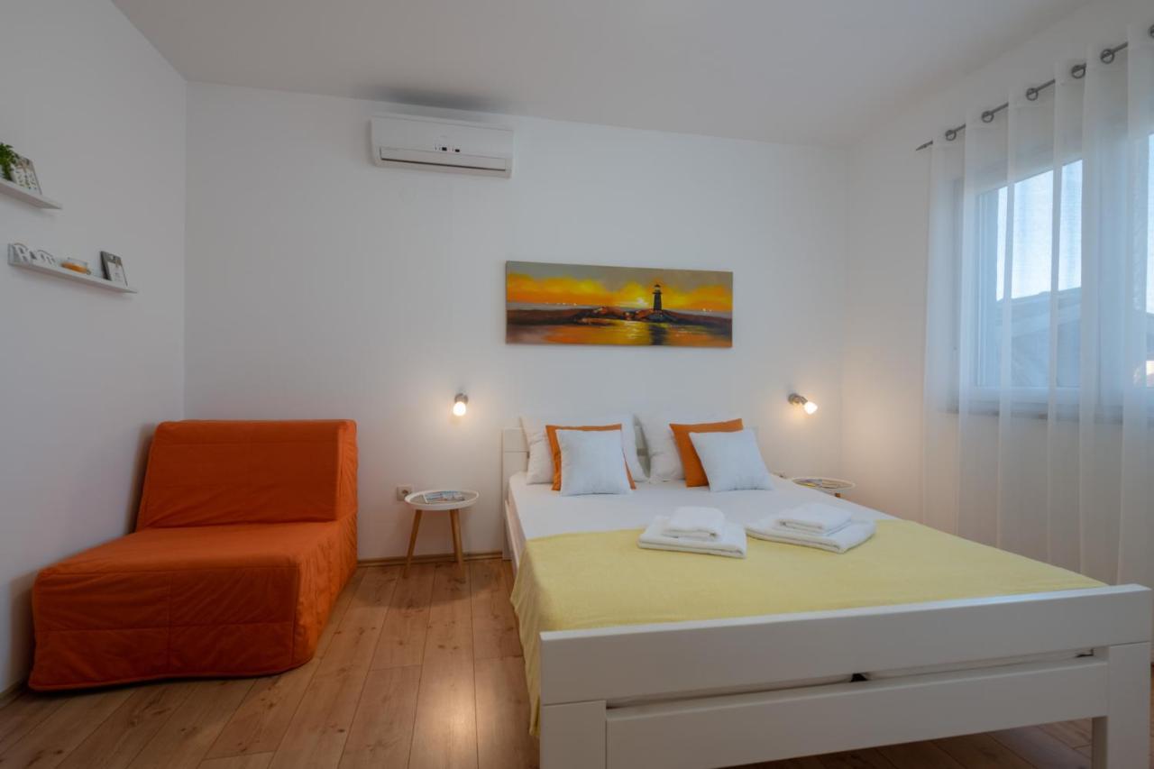 פולה Apartments Greta & Ivona מראה חיצוני תמונה