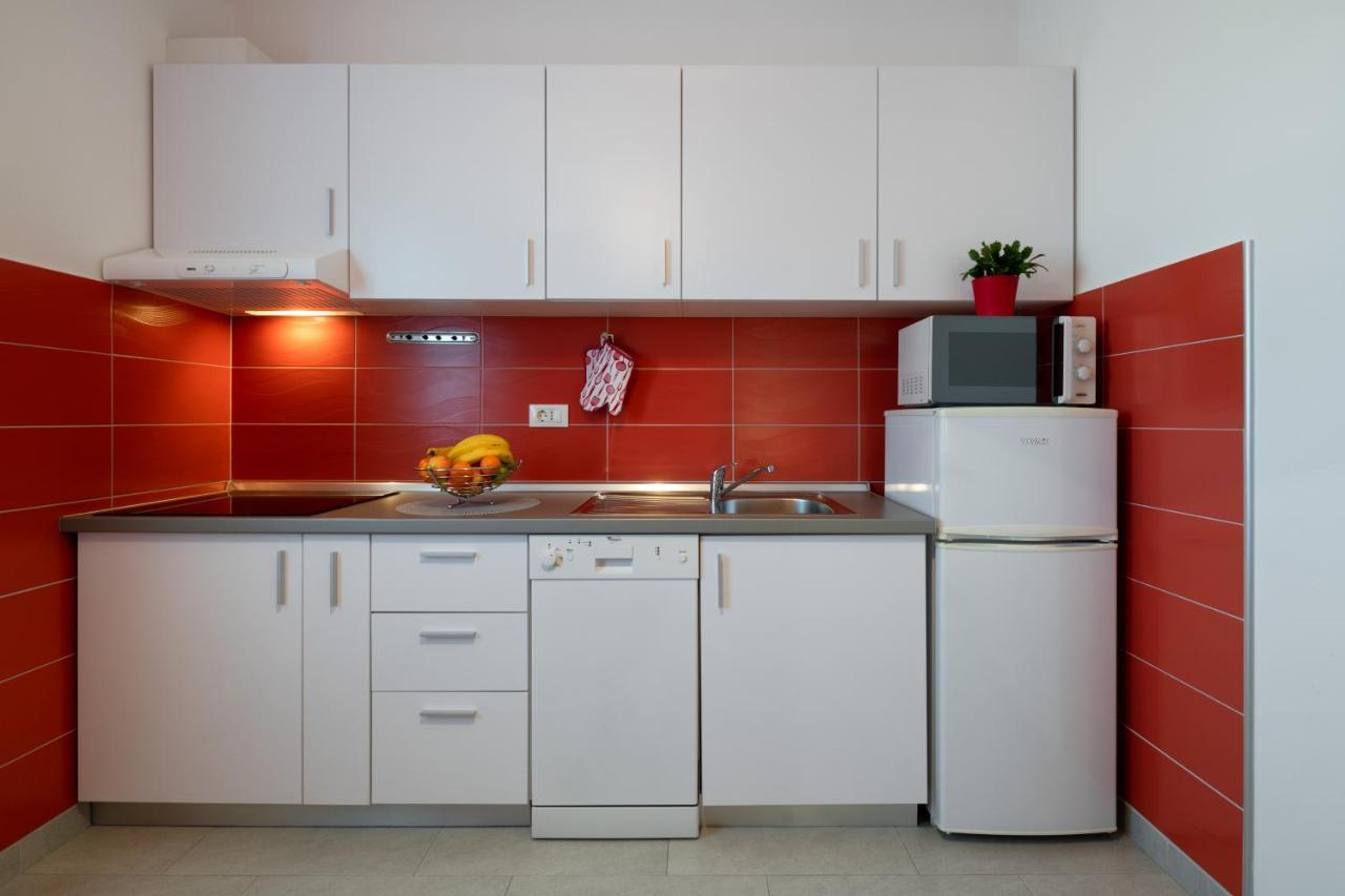 פולה Apartments Greta & Ivona מראה חיצוני תמונה