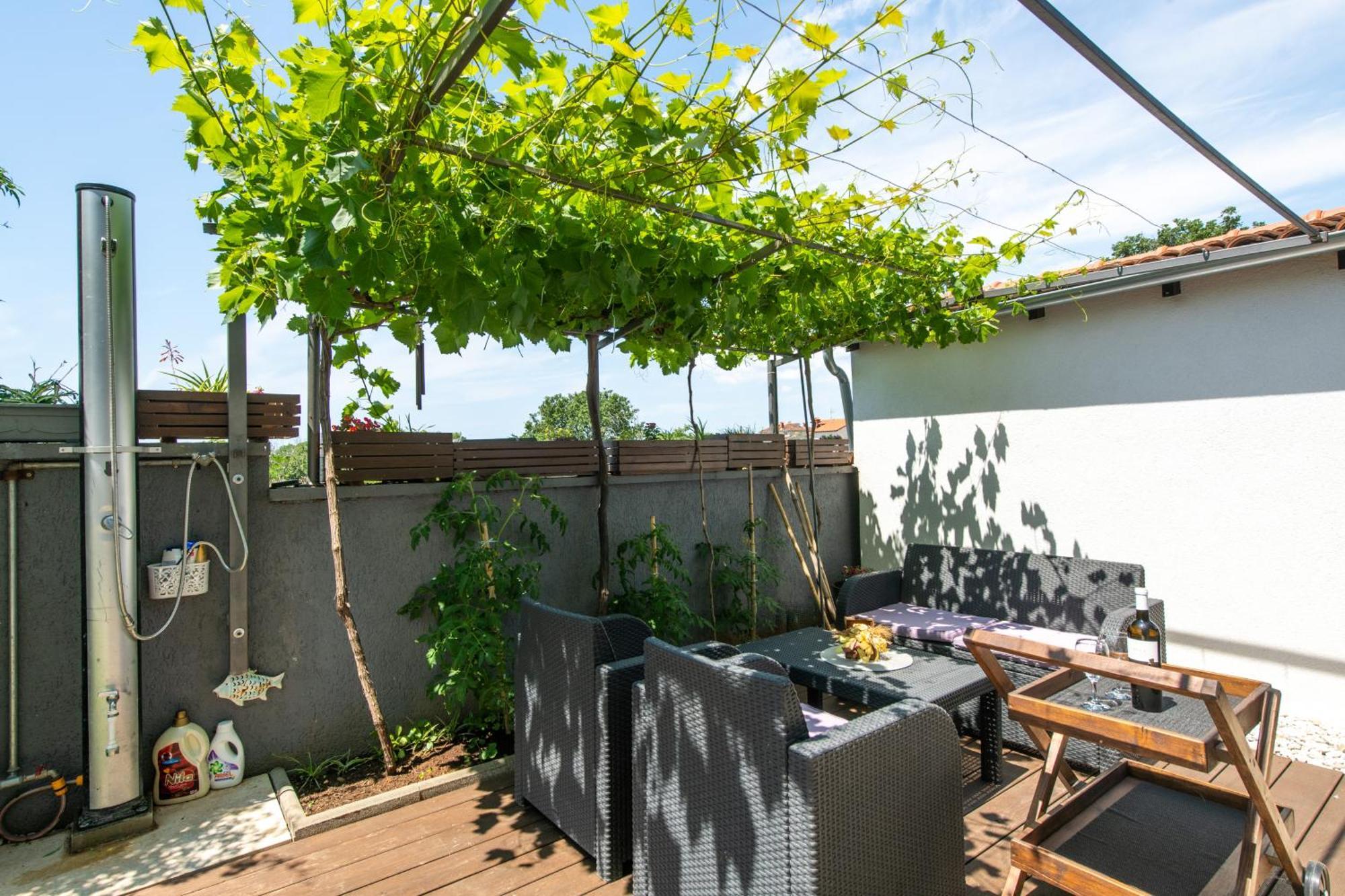 פולה Apartments Greta & Ivona מראה חיצוני תמונה