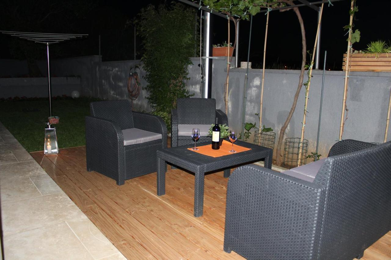 פולה Apartments Greta & Ivona מראה חיצוני תמונה