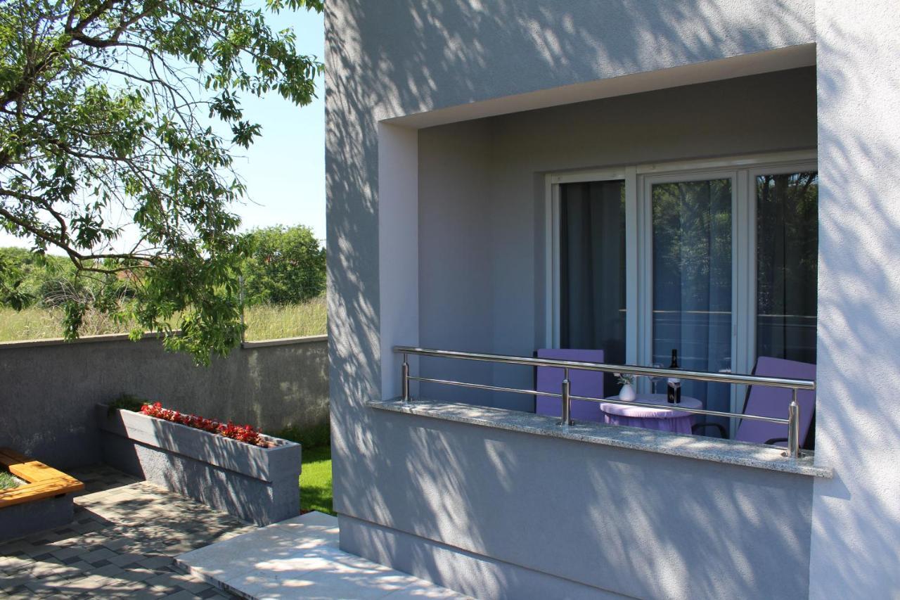 פולה Apartments Greta & Ivona מראה חיצוני תמונה